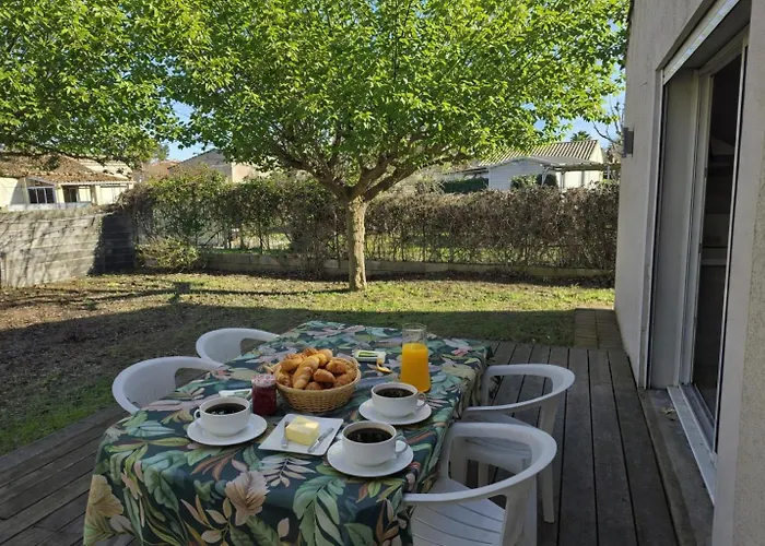 Maison Familiale, Proche *