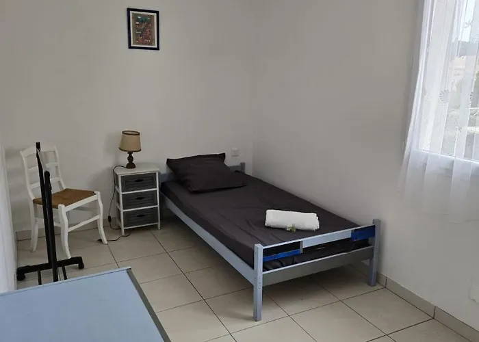 Maison Familiale, Proche