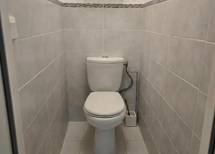 Maison Familiale, Proche